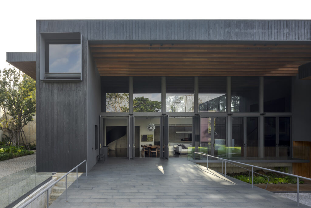 L VILLA